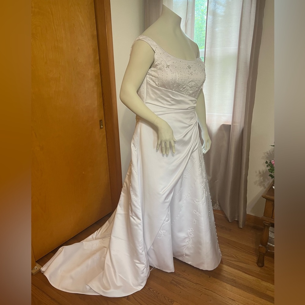 White side drape satin wedding gown